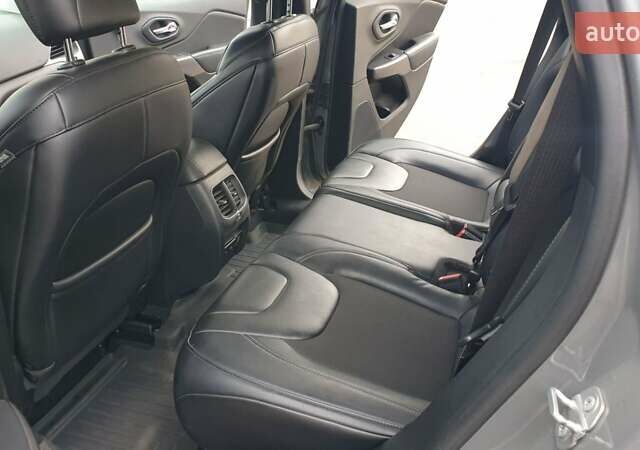 Серый Джип Чероки, объемом двигателя 3.24 л и пробегом 61 тыс. км за 19000 $, фото 40 на Automoto.ua