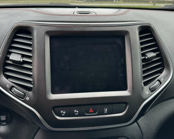 Джип Чероки 2019 в Черкассах на Automoto.ua Серый Джип Чероки, объемом двигателя 3.2 л и пробегом 70 тыс. км за 21500 $, фото 35 на Automoto.ua