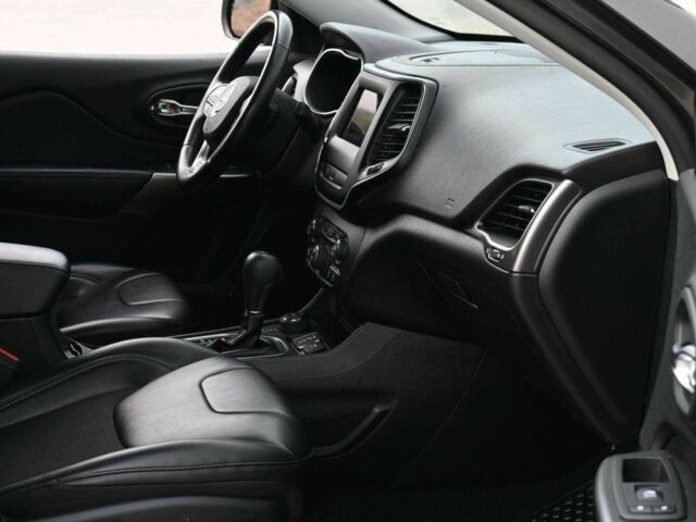 Серый Джип Чероки, объемом двигателя 2.4 л и пробегом 96 тыс. км за 10500 $, фото 20 на Automoto.ua