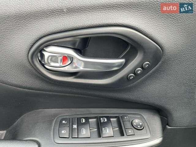 Серый Джип Чероки, объемом двигателя 2.36 л и пробегом 160 тыс. км за 14500 $, фото 16 на Automoto.ua