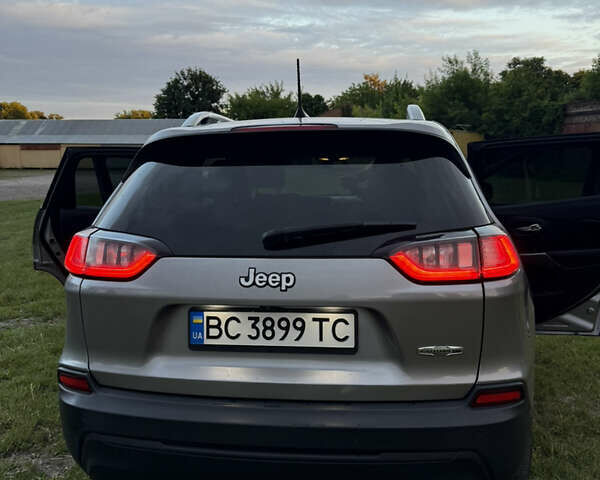 Сірий Джип Cherokee, об'ємом двигуна 2.36 л та пробігом 120 тис. км за 16500 $, фото 14 на Automoto.ua
