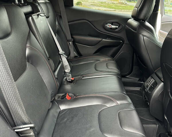 Джип Чероки 2019 в Черкассах на Automoto.ua Серый Джип Чероки, объемом двигателя 3.2 л и пробегом 70 тыс. км за 21500 $, фото 26 на Automoto.ua