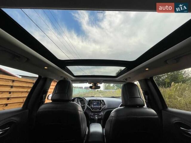 Серый Джип Чероки, объемом двигателя 3.2 л и пробегом 122 тыс. км за 18499 $, фото 1 на Automoto.ua