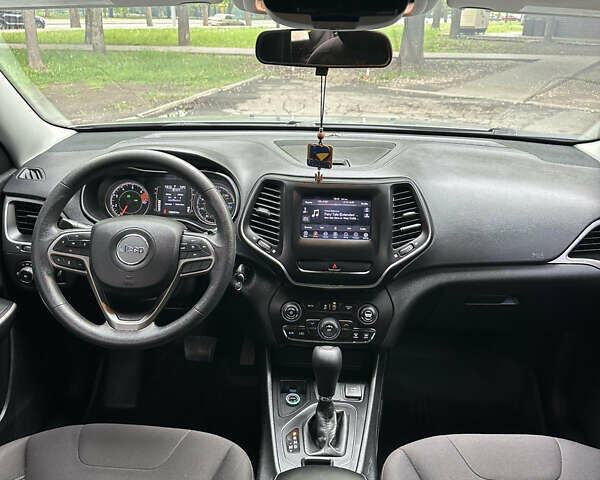 Серый Джип Чероки, объемом двигателя 2.36 л и пробегом 139 тыс. км за 16600 $, фото 30 на Automoto.ua