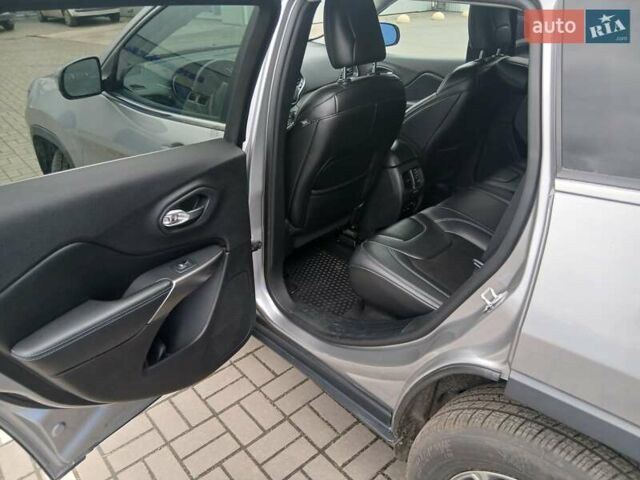 Серый Джип Чероки, объемом двигателя 2.36 л и пробегом 129 тыс. км за 13200 $, фото 16 на Automoto.ua