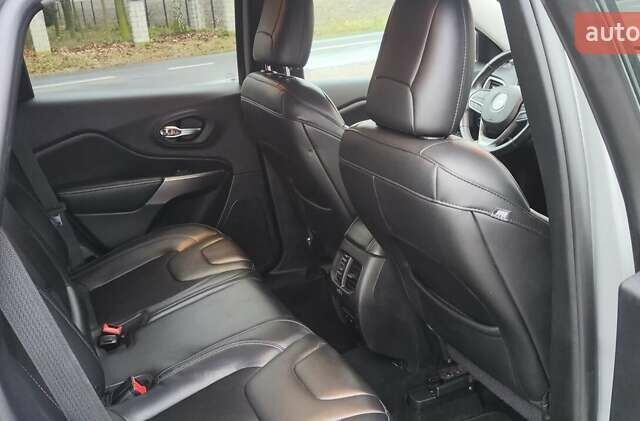 Серый Джип Чероки, объемом двигателя 2.36 л и пробегом 121 тыс. км за 14500 $, фото 6 на Automoto.ua