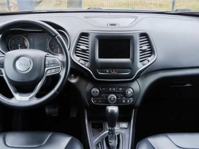 Серый Джип Чероки, объемом двигателя 2.4 л и пробегом 108 тыс. км за 8900 $, фото 11 на Automoto.ua