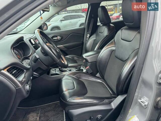 Серый Джип Чероки, объемом двигателя 2.36 л и пробегом 90 тыс. км за 16990 $, фото 7 на Automoto.ua