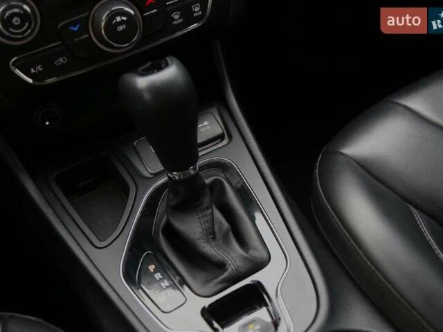 Сірий Джип Cherokee, об'ємом двигуна 2.36 л та пробігом 62 тис. км за 20900 $, фото 19 на Automoto.ua