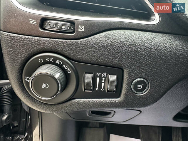 Джип Чероки 2019 в Черкассах на Automoto.ua Серый Джип Чероки, объемом двигателя 3.2 л и пробегом 70 тыс. км за 21500 $, фото 32 на Automoto.ua