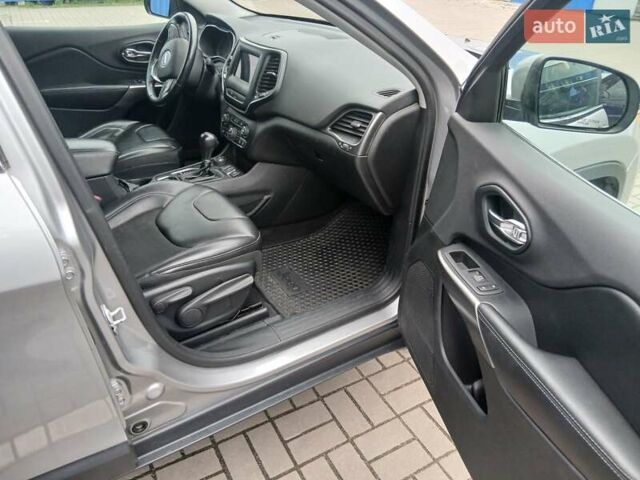 Серый Джип Чероки, объемом двигателя 2.36 л и пробегом 129 тыс. км за 13200 $, фото 14 на Automoto.ua