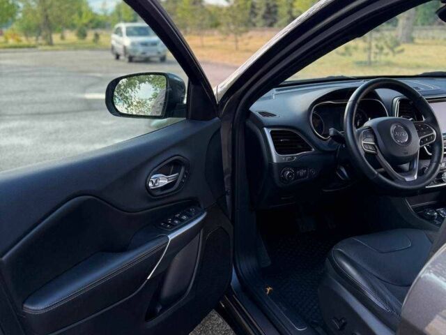 Сірий Джип Cherokee, об'ємом двигуна 3.2 л та пробігом 11 тис. км за 22799 $, фото 11 на Automoto.ua
