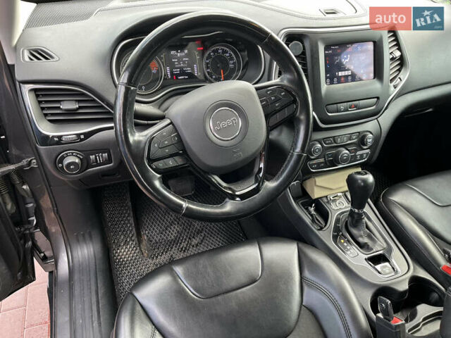 Сірий Джип Cherokee, об'ємом двигуна 2.36 л та пробігом 167 тис. км за 16500 $, фото 8 на Automoto.ua