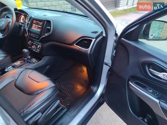 Серый Джип Чероки, объемом двигателя 3.2 л и пробегом 205 тыс. км за 15700 $, фото 18 на Automoto.ua