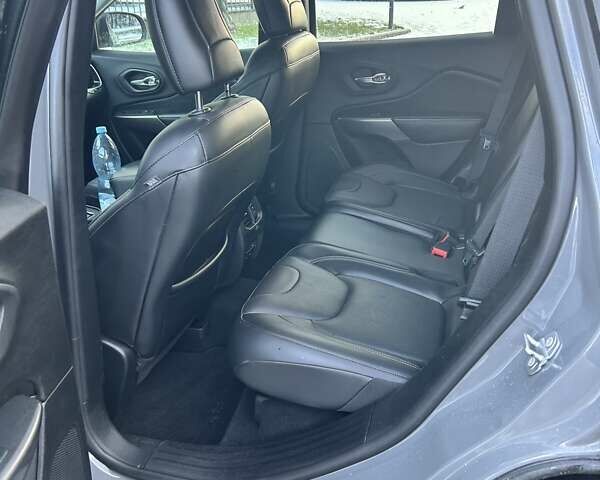 Серый Джип Чероки, объемом двигателя 2.36 л и пробегом 159 тыс. км за 17500 $, фото 7 на Automoto.ua