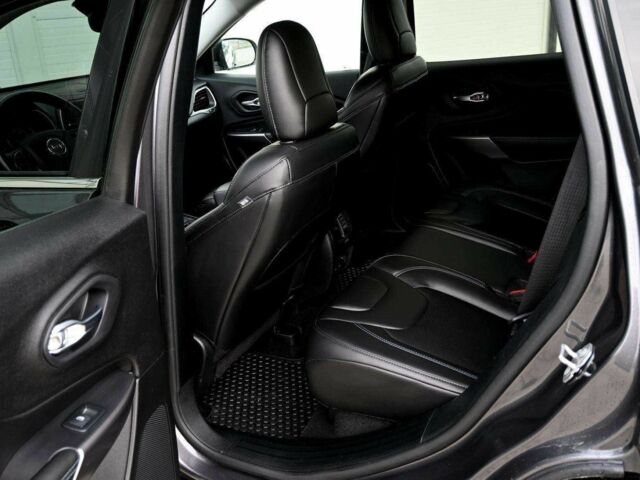 Серый Джип Чероки, объемом двигателя 2.4 л и пробегом 96 тыс. км за 10500 $, фото 19 на Automoto.ua