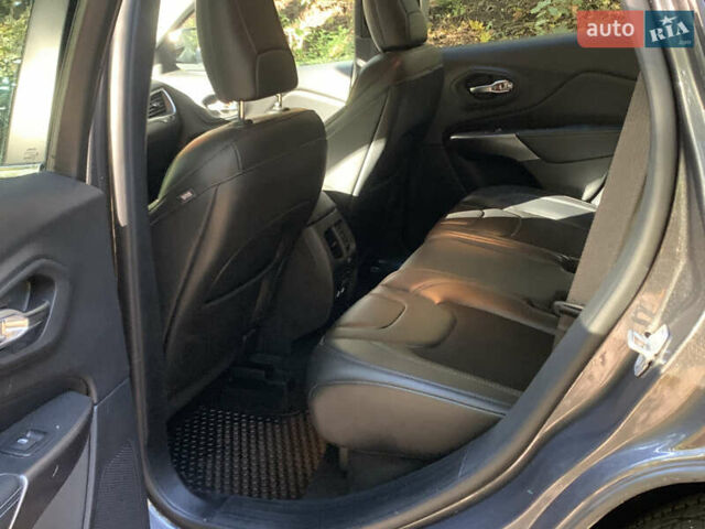 Серый Джип Чероки, объемом двигателя 2.36 л и пробегом 80 тыс. км за 17200 $, фото 5 на Automoto.ua