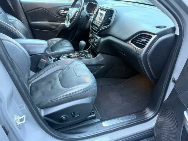 Серый Джип Чероки, объемом двигателя 3.2 л и пробегом 33 тыс. км за 7500 $, фото 5 на Automoto.ua