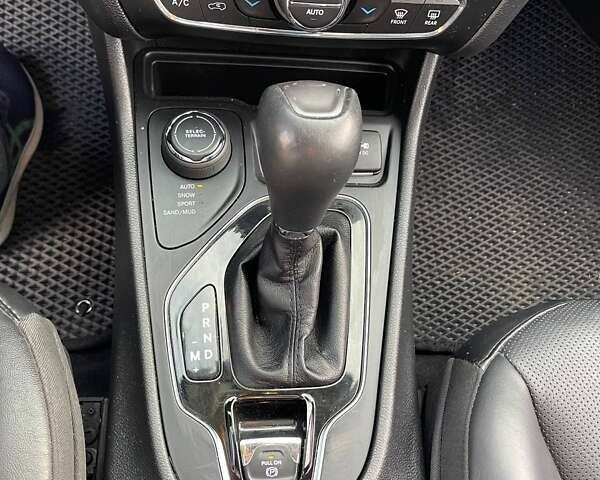 Серый Джип Чероки, объемом двигателя 3.2 л и пробегом 122 тыс. км за 18499 $, фото 13 на Automoto.ua