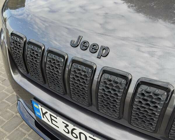 Сірий Джип Cherokee, об'ємом двигуна 3.24 л та пробігом 133 тис. км за 18000 $, фото 10 на Automoto.ua
