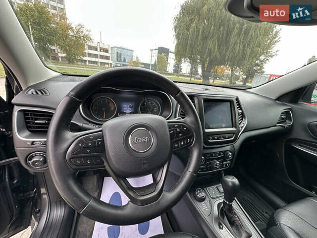 Джип Чероки 2019 в Черкассах на Automoto.ua Серый Джип Чероки, объемом двигателя 3.2 л и пробегом 70 тыс. км за 21500 $, фото 40 на Automoto.ua