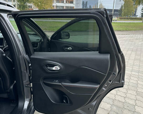 Джип Чероки 2019 в Черкассах на Automoto.ua Серый Джип Чероки, объемом двигателя 3.2 л и пробегом 70 тыс. км за 21500 $, фото 22 на Automoto.ua