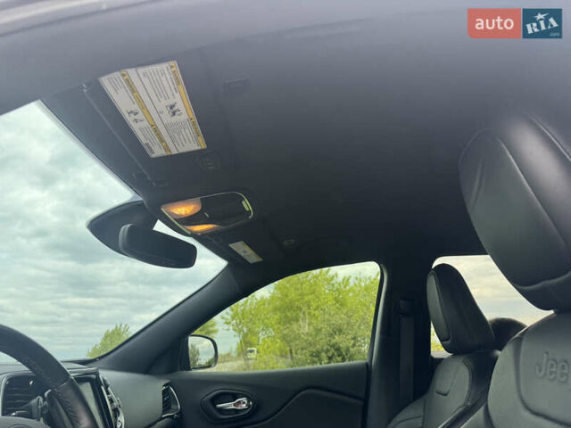 Сірий Джип Cherokee, об'ємом двигуна 3.24 л та пробігом 96 тис. км за 18400 $, фото 11 на Automoto.ua