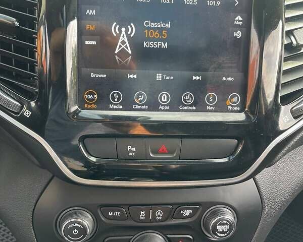 Серый Джип Чероки, объемом двигателя 3.2 л и пробегом 122 тыс. км за 18499 $, фото 12 на Automoto.ua