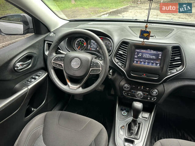 Серый Джип Чероки, объемом двигателя 2.36 л и пробегом 139 тыс. км за 16600 $, фото 31 на Automoto.ua