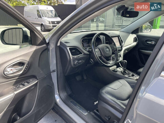 Сірий Джип Cherokee, об'ємом двигуна 3.24 л та пробігом 72 тис. км за 17000 $, фото 7 на Automoto.ua