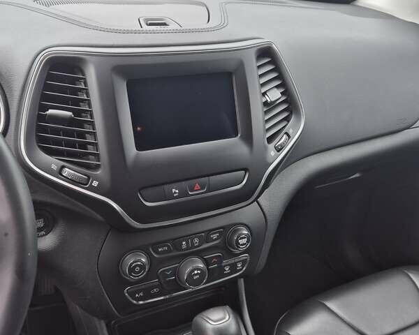 Сірий Джип Cherokee, об'ємом двигуна 2.36 л та пробігом 60 тис. км за 16500 $, фото 13 на Automoto.ua