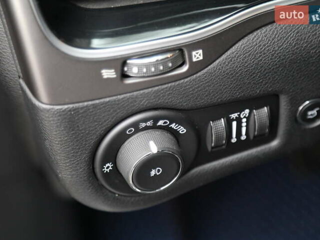 Сірий Джип Cherokee, об'ємом двигуна 3.24 л та пробігом 157 тис. км за 18500 $, фото 21 на Automoto.ua