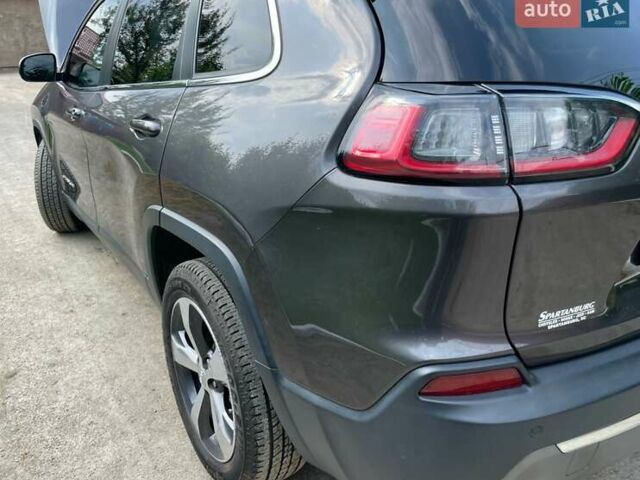Сірий Джип Cherokee, об'ємом двигуна 2.36 л та пробігом 98 тис. км за 18500 $, фото 4 на Automoto.ua