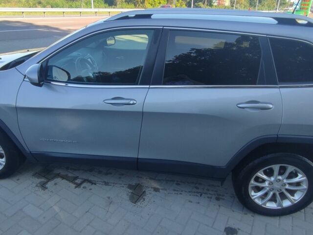 Сірий Джип Cherokee, об'ємом двигуна 2.4 л та пробігом 138 тис. км за 15750 $, фото 1 на Automoto.ua