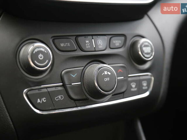 Сірий Джип Cherokee, об'ємом двигуна 2.36 л та пробігом 62 тис. км за 20900 $, фото 18 на Automoto.ua