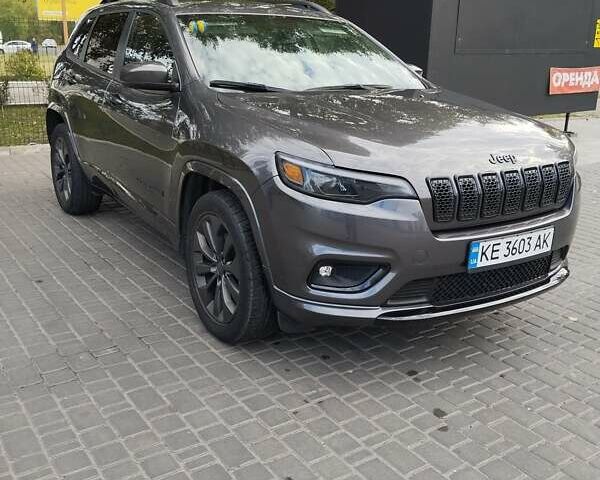 Сірий Джип Cherokee, об'ємом двигуна 3.24 л та пробігом 133 тис. км за 18000 $, фото 2 на Automoto.ua