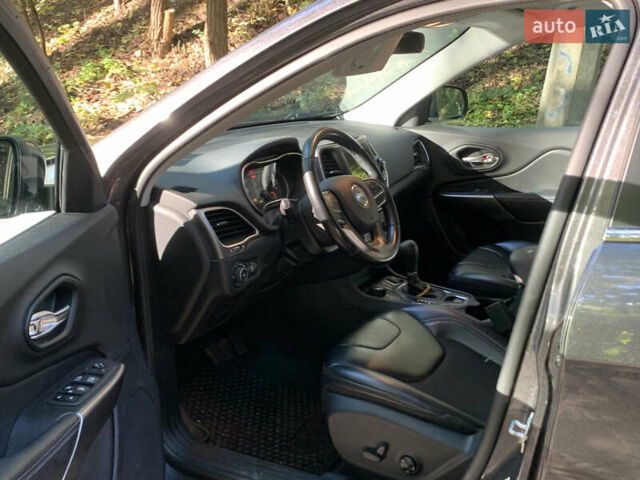 Серый Джип Чероки, объемом двигателя 2.36 л и пробегом 80 тыс. км за 17200 $, фото 4 на Automoto.ua