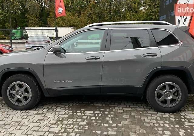 Сірий Джип Cherokee, об'ємом двигуна 3.24 л та пробігом 125 тис. км за 19000 $, фото 5 на Automoto.ua