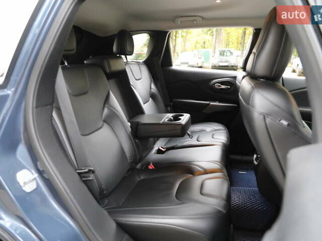 Сірий Джип Cherokee, об'ємом двигуна 3.24 л та пробігом 157 тис. км за 18500 $, фото 9 на Automoto.ua