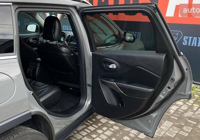 Сірий Джип Cherokee, об'ємом двигуна 3.24 л та пробігом 125 тис. км за 19000 $, фото 30 на Automoto.ua