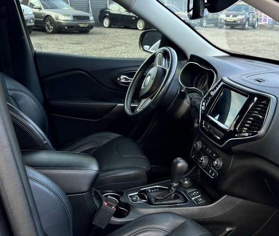 Сірий Джип Cherokee, об'ємом двигуна 3.2 л та пробігом 182 тис. км за 14800 $, фото 6 на Automoto.ua