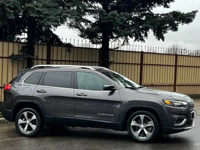 Серый Джип Чероки, объемом двигателя 2.4 л и пробегом 132 тыс. км за 15000 $, фото 1 на Automoto.ua