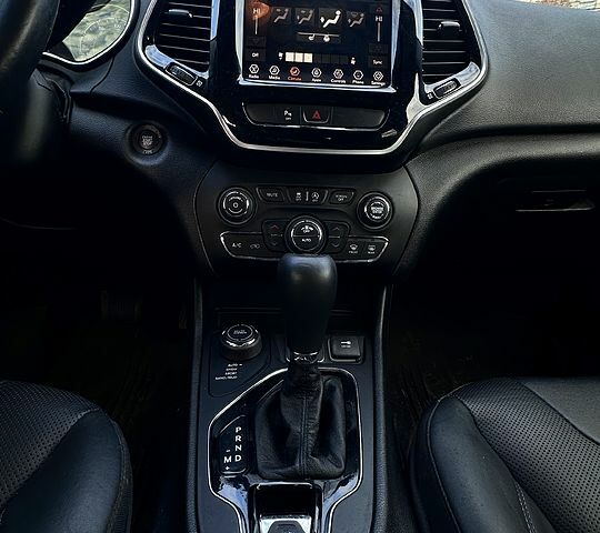 Серый Джип Чероки, объемом двигателя 3.2 л и пробегом 182 тыс. км за 14800 $, фото 3 на Automoto.ua