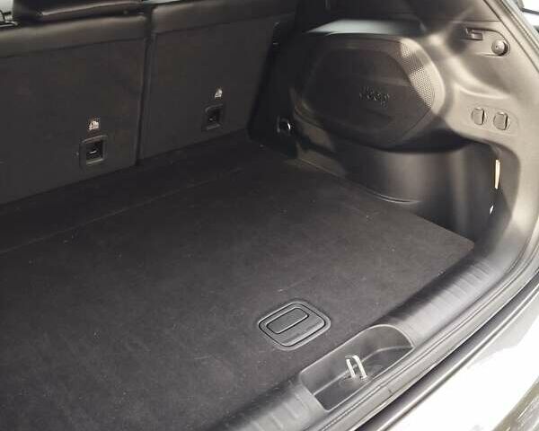 Сірий Джип Cherokee, об'ємом двигуна 3.24 л та пробігом 133 тис. км за 18000 $, фото 16 на Automoto.ua