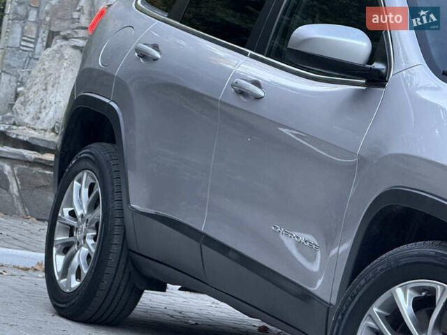 Сірий Джип Cherokee, об'ємом двигуна 2.36 л та пробігом 109 тис. км за 15500 $, фото 9 на Automoto.ua