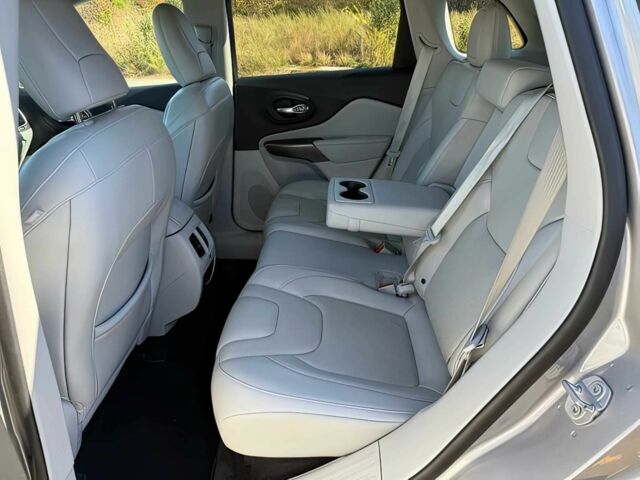 Серый Джип Чероки, объемом двигателя 3.2 л и пробегом 37 тыс. км за 9000 $, фото 13 на Automoto.ua