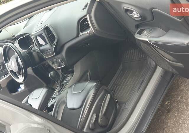 Серый Джип Чероки, объемом двигателя 3.24 л и пробегом 61 тыс. км за 19000 $, фото 35 на Automoto.ua