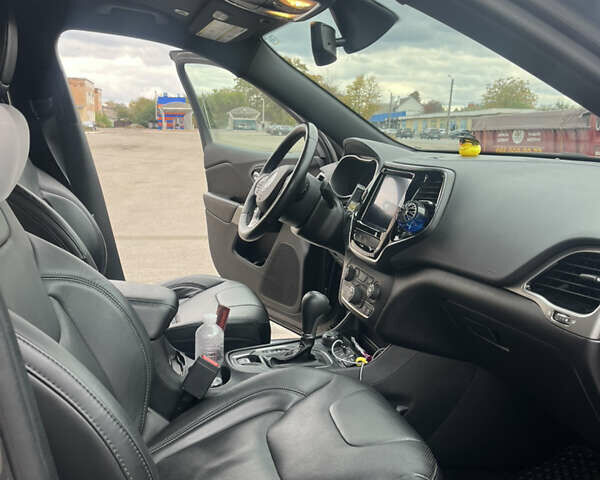 Джип Чероки 2019 в Полтаве на Automoto.ua Серый Джип Чероки, объемом двигателя 3.2 л и пробегом 68 тыс. км за 24700 $, фото 8 на Automoto.ua