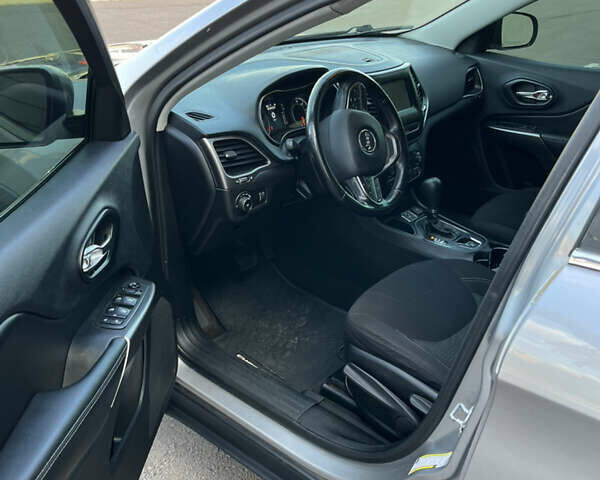 Серый Джип Чероки, объемом двигателя 2.4 л и пробегом 99 тыс. км за 15950 $, фото 8 на Automoto.ua