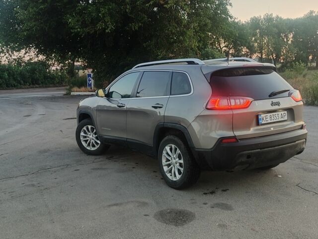 Серый Джип Чероки, объемом двигателя 2.4 л и пробегом 142 тыс. км за 14100 $, фото 3 на Automoto.ua